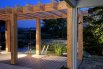 Dřevěná pergola bez viditelných zavětrovacích prvků